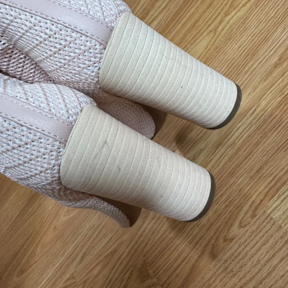 avec filles Mariah Women's Peep Toe Knit Ankle Boots Pink Size 7.5 M soft pink